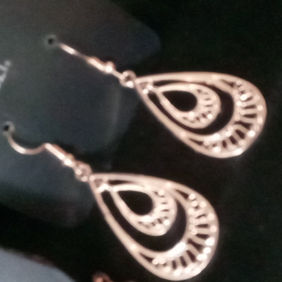 Paparazzi earrings & bracelet both copper tone. Sz 7.5 +2 nwt - Picture 3 of 6